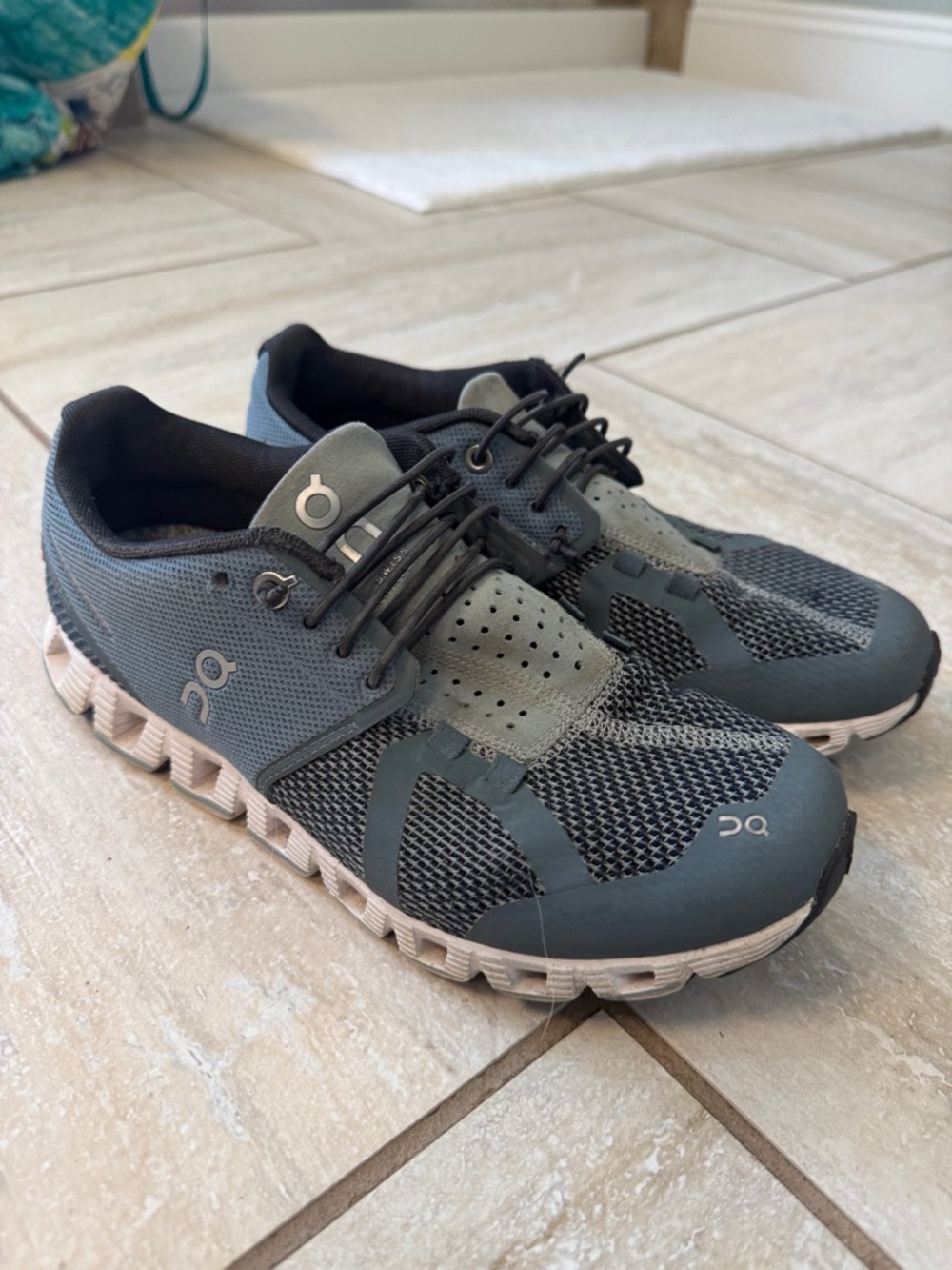 On Cloud 5 Running Shoes 7.5